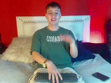 Apolo_Grey_ Chaturbate stream image from April 03, 2025