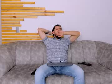 Los_Super_Incognitos Chaturbate stream image from April 03, 2025