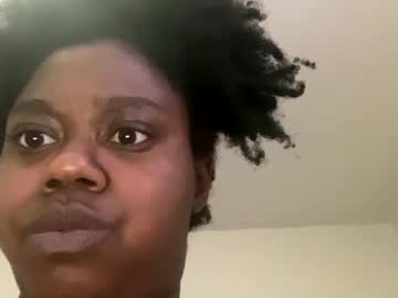 Madamkbubbles Chaturbate stream image from April 03, 2025
