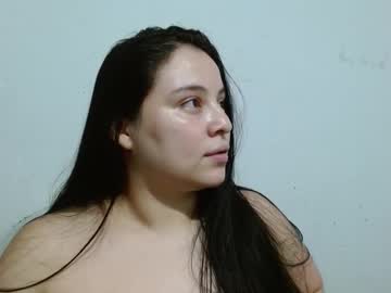 Isabel_24_Gil Chaturbate stream image from April 03, 2025