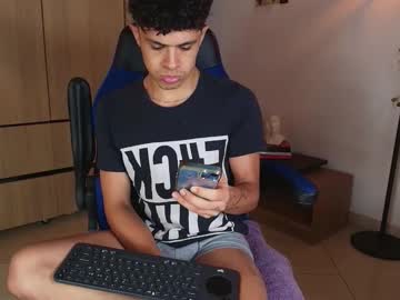 Wyatt_444 Chaturbate stream image from April 04, 2025
