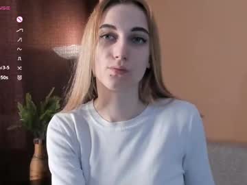 Engelapplebee Chaturbate stream image from April 04, 2025