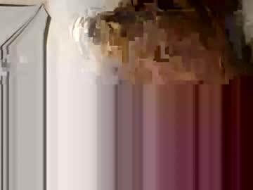 Zluckydogs Chaturbate stream image from April 04, 2025