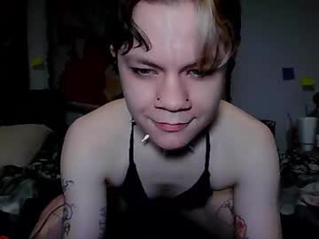 Slutteeth Chaturbate stream image from April 04, 2025