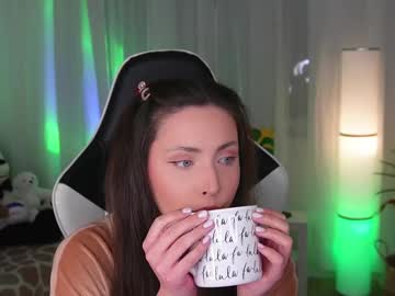 Tinalinphea Chaturbate stream image from April 04, 2025