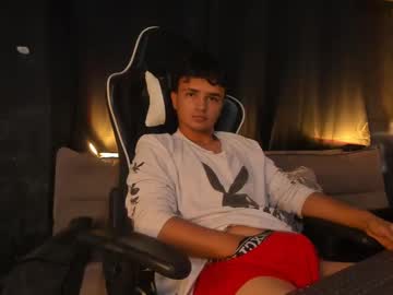 Andriuw_ Chaturbate stream image from April 04, 2025