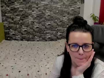 Eveline_James Chaturbate stream image from April 04, 2025