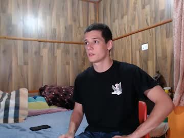 Powertwinky Chaturbate stream image from April 04, 2025