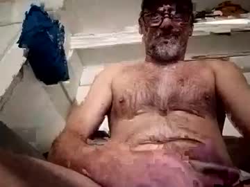 Longhairllover7 Chaturbate stream image from April 05, 2025