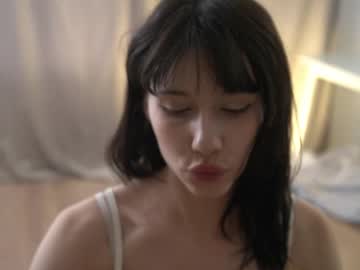 Ange1_Neon Chaturbate stream image from April 05, 2025