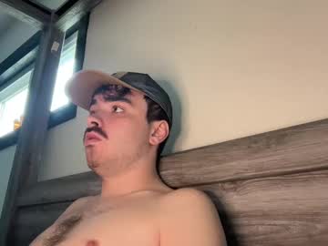Hunterbentleyy Chaturbate stream image from April 05, 2025