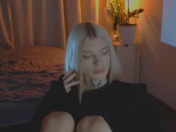 Hotchubently Chaturbate stream image from April 05, 2025