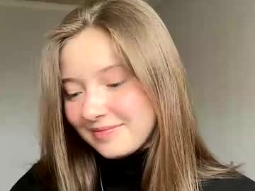 Tiny_Dreamer Chaturbate stream image from April 06, 2025