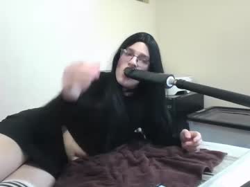 Lilsissygir1 Chaturbate stream image from April 06, 2025