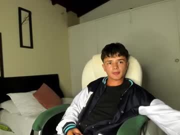 Andriuw_ Chaturbate stream image from April 07, 2025