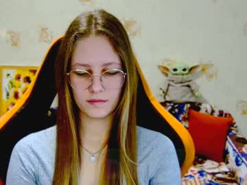Roxie_Shy Chaturbate stream image from April 07, 2025