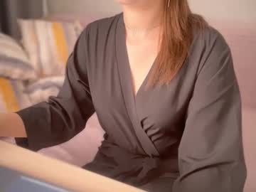Girllookingforlove Chaturbate stream image from April 07, 2025