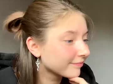 Tiny_Dreamer Chaturbate stream image from April 07, 2025