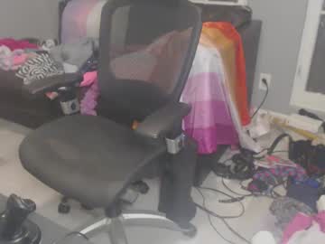 Chloechappelle Chaturbate stream image from April 07, 2025