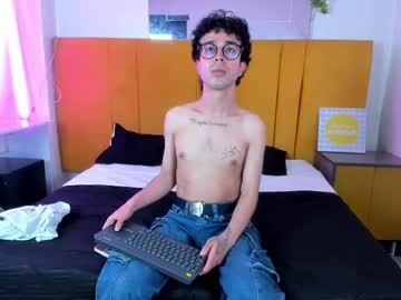 Derek24_ Chaturbate stream image from April 07, 2025