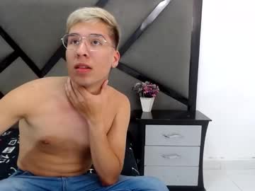 Adrianferrerr Chaturbate stream image from April 07, 2025