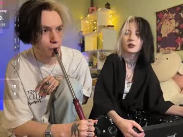 Veryraretwins Chaturbate stream image from April 07, 2025
