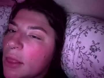 Peppylittleslut Chaturbate stream image from April 07, 2025