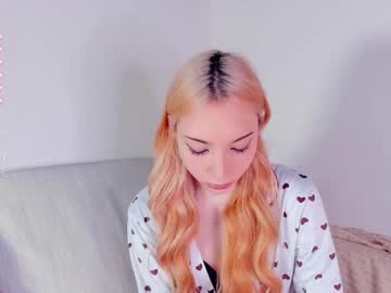 Suzannedavise Chaturbate stream image from April 07, 2025