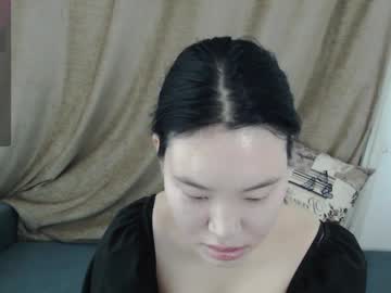 Hwa_Yongg Chaturbate stream image from April 07, 2025
