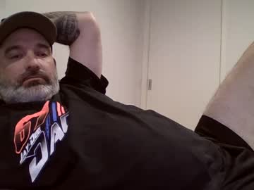 Hung_Bigbear Chaturbate stream image from April 08, 2025