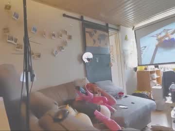 Latex_1990 Chaturbate stream image from April 08, 2025