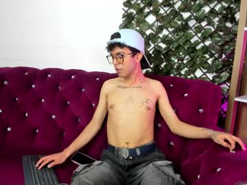 Derek24_ Chaturbate stream image from April 08, 2025