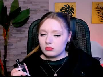 Sallylamb Chaturbate stream image from April 08, 2025