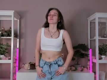 Monadail Chaturbate stream image from April 08, 2025
