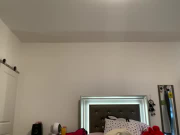 Parisbaby2000 Chaturbate stream image from April 08, 2025