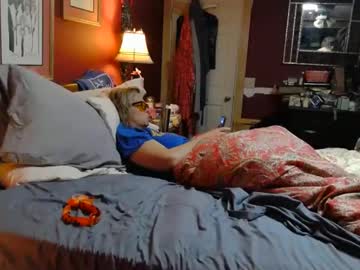 Luckyblondecouple Chaturbate stream image from April 09, 2025