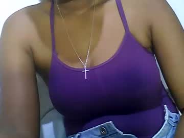 Chelinah010 Chaturbate stream image from April 09, 2025
