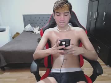 Honeywolves Chaturbate stream image from April 09, 2025