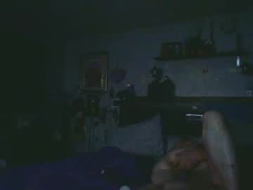 Littlebittylynnandbigmike Chaturbate stream image from April 09, 2025