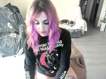 Lolapurple Chaturbate stream image from April 09, 2025