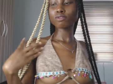 Choco_Petitqueen Chaturbate stream image from April 09, 2025
