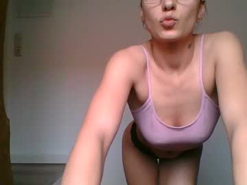 Roxy2012946378 Chaturbate stream image from April 09, 2025