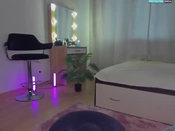 Eviesapphire Chaturbate stream image from April 09, 2025