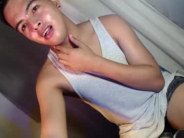 Kikxxx121698 Chaturbate stream image from April 09, 2025