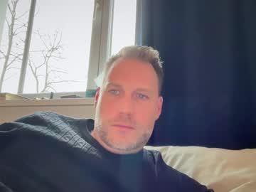 Chris2021x Chaturbate stream image from April 09, 2025