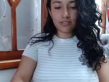 Halleberry18 Chaturbate stream image from April 09, 2025