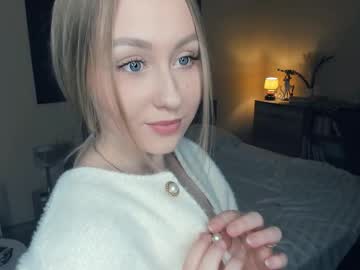 Chloe_Charmy Chaturbate stream image from April 09, 2025