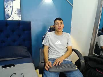 Dustynjoyer Chaturbate stream image from April 09, 2025