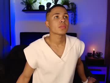 Daxcollins11 Chaturbate stream image from April 10, 2025