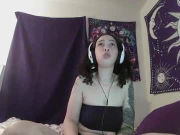 Brattybookworm Chaturbate stream image from April 10, 2025